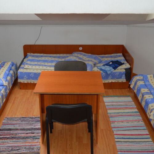 Dreibettzimmer mit Badezimmer