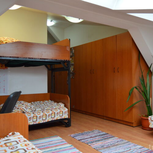 6-Bett-Zimmer mit Badezimmer