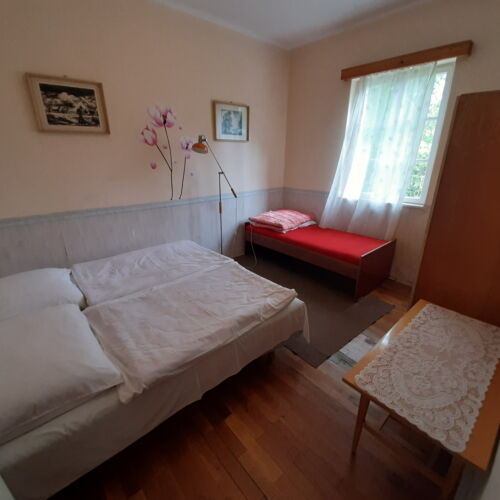 Casă de vară tourist întreaga unitate pentru 10 pers. (se inchirieaza doar integral)