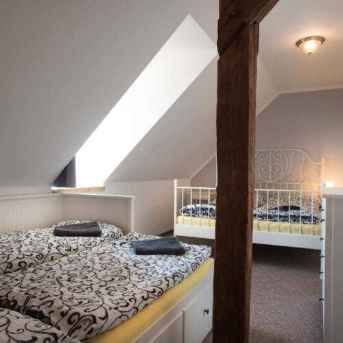 Pokój 6-osobowy ze wspólnym aneksem kuchennym z łazienką