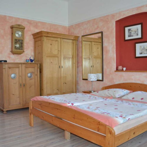 Apartman se sprchou s vlastní kuchyňkou s manželskou postelí s 1 ložnicí (s možností přistýlky)