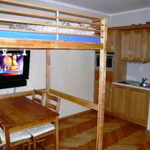 Apartman se sprchou s privátní koupelnou mimo apartmán pro 4 os.