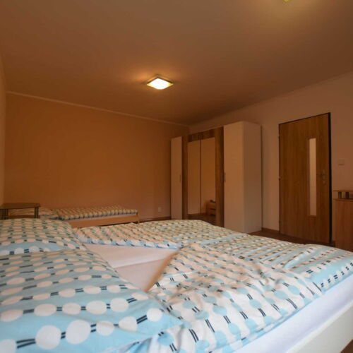 Apartmán so sprchou s vlastnou kuchyňou pre 4 os. s 1 spálňou