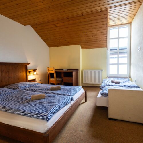 Pokoj s koupelnou  s manželskou postelí (s možností přistýlky)