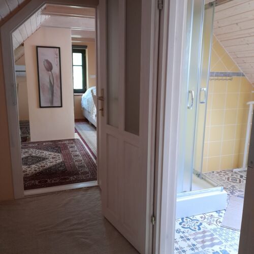 Pokój 3-osobowy na poddaszu z widokiem na jezioro