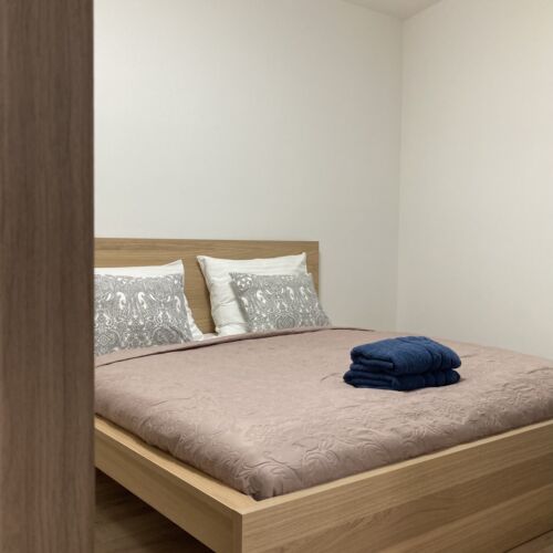 Apartament design la parter cu 3 camere pentru 6 pers.