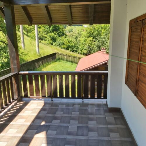 Camera dubla cu balcon cu vedere spre pădure