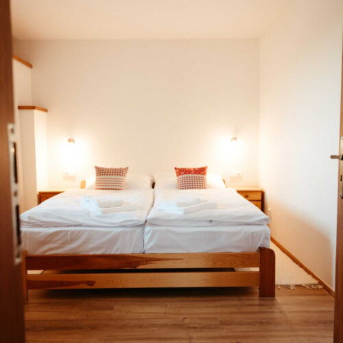 Apartament 4-osobowy z prysznicem z własną kuchnią z 2 pomieszczeniami sypialnianymi (możliwa dostawka)