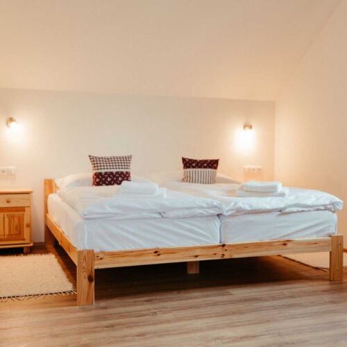 Apartament 5-osobowy z prysznicem z własną kuchnią z 2 pomieszczeniami sypialnianymi (możliwa dostawka)