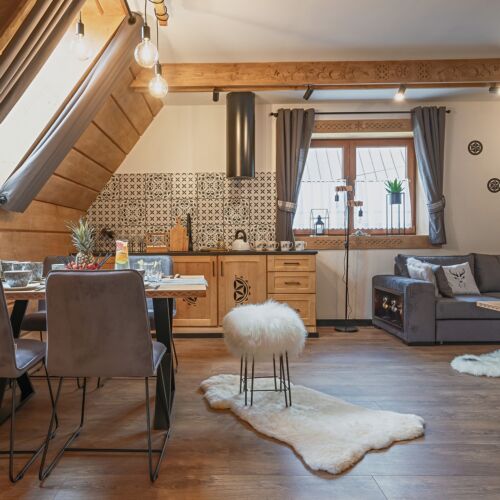 Apartament 4-osobowy z balkonem z 2 pomieszczeniami sypialnianymi