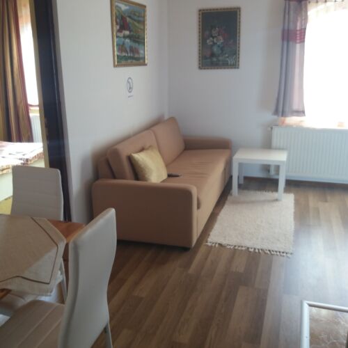 Yard View Upstairs 1-Room Apartment for 3 Persons