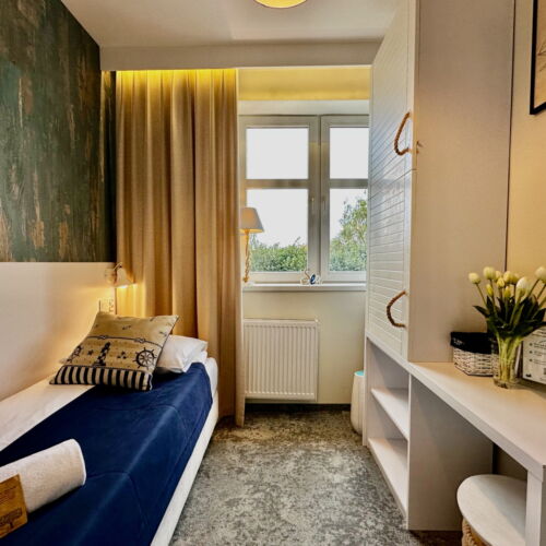 Camera single cu vedere spre mare