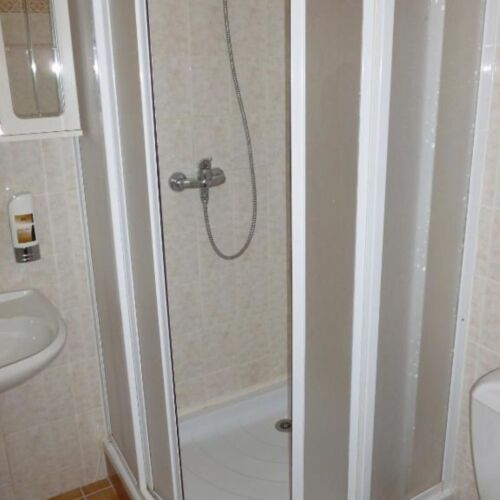 Pokoj se sprchou  pro 3 os.