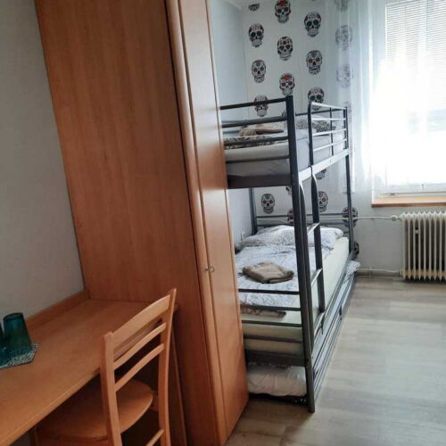 Pokoj se sprchou s vlastní kuchyňkou pro 4 os.