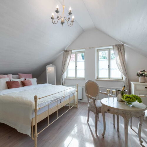 Romantic Double Room with Bathtub