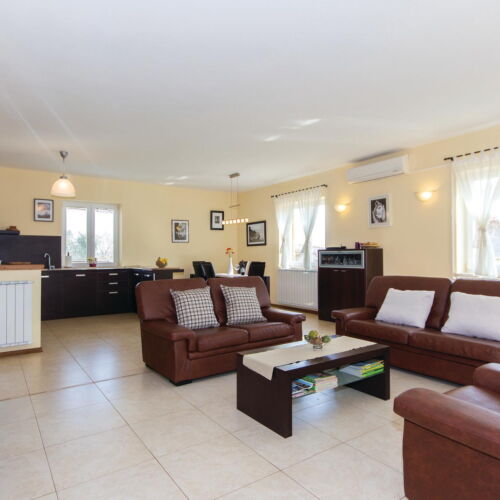 Casă de vară pentru 6 pers. (se inchirieaza doar integral)