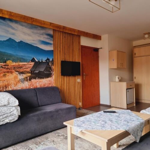 Pokój 4-osobowy z balkonem z widokiem na góry