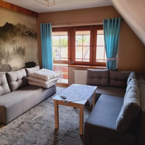 Pokój 3-osobowy z balkonem z widokiem na góry