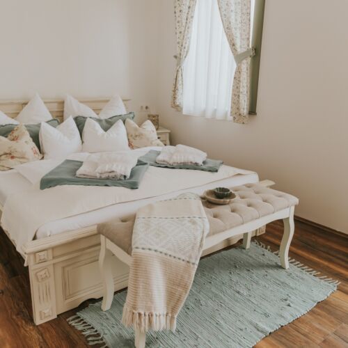 Apartament romantică cu vedere spre grădină cu 2 camere pentru 4 pers.