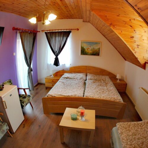 Upstairs Air Conditioned 5 Person Room