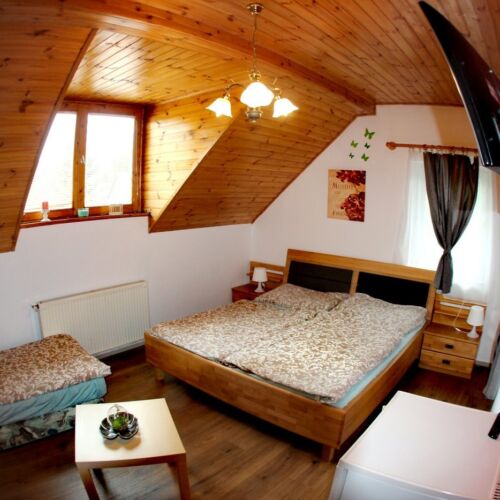 Upstairs Air Conditioned 5 Person Room