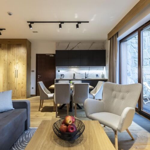 Apartament 8-osobowy z tarasem z widokiem na góry z 3 pomieszczeniami sypialnianymi