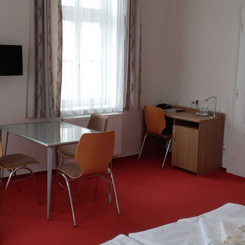 Pokoj s manželskou postelí (s možností přistýlky)