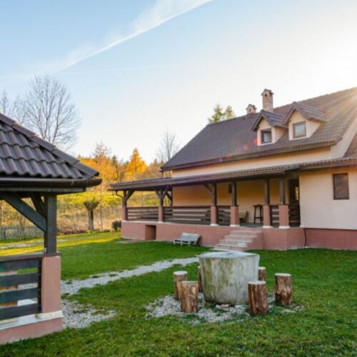 Casă de vacanță pentru 12 pers. (se inchirieaza doar integral)