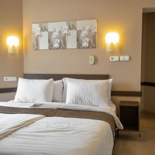 Camera cvadrupla familial(ă)