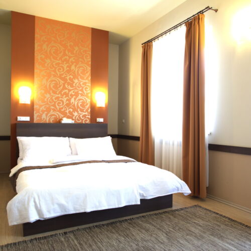 Camera dubla superior cu vedere spre lac