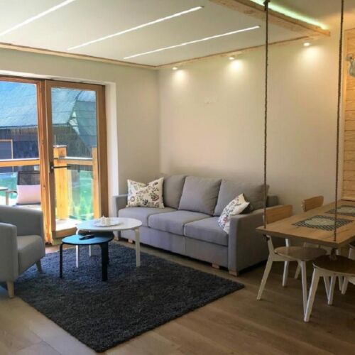 Apartament cu balcon cu vedere spre munte cu 2 camere pentru 5 pers.