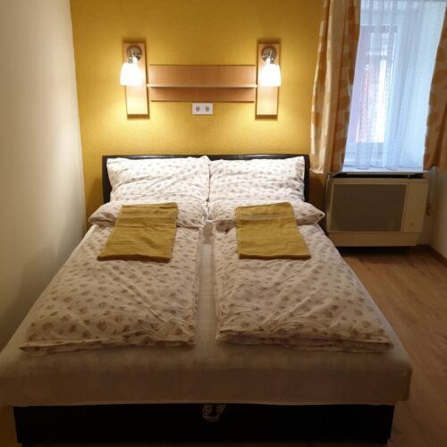 Pokój 3-osobowy z łazienką z dostępem do ogrodu