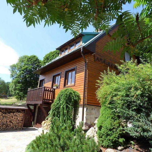 Chata (jako celek) se sprchou s privátní koupelnou mimo apartmán pro 10 os.