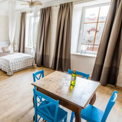 Apartament 4-osobowy z prysznicem z aneksem kuchennym z 2 pomieszczeniami sypialnianymi