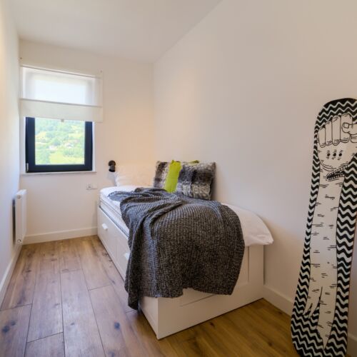 Apartman pro 6 os. se 3 ložnicemi s výhledem na hory na poschodí