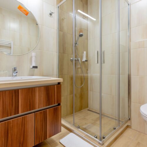 Pokój 2-osobowy Standard z własną kuchnią (możliwa dostawka)