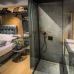 Zuhanyzós Deluxe kétágyas szoba