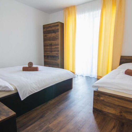 Apartman se sprchou s privátní koupelnou mimo apartmán pro 7 os. (s možností přistýlky)