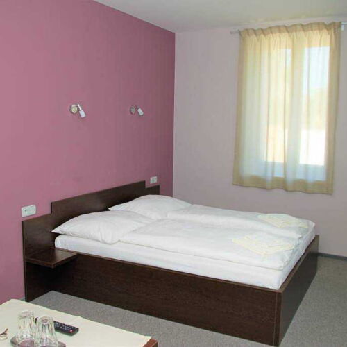 Pokoj se sprchou s terasou pro 2 os.