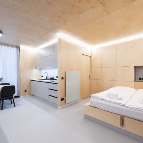 Apartman se sprchou s privátní koupelnou mimo apartmán pro 4 os. s 1 ložnicí