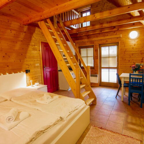 Chata (jako celek) se sprchou s vlastní kuchyní pro 4 os.