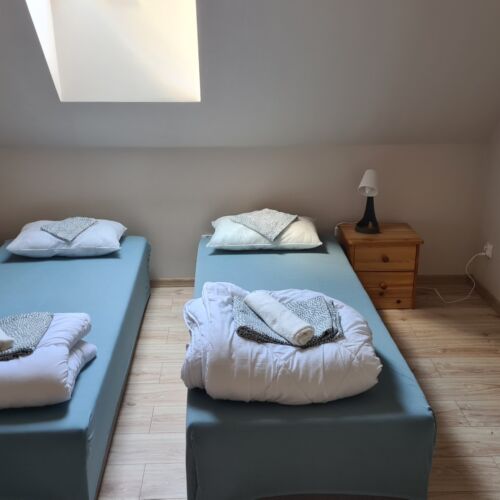 Camera cvadrupla familial(ă) la etaj (se poate solicita pat suplimentar)