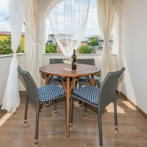 Apartament family cu vedere parțială spre mare cu 1 camera pentru 2 pers.