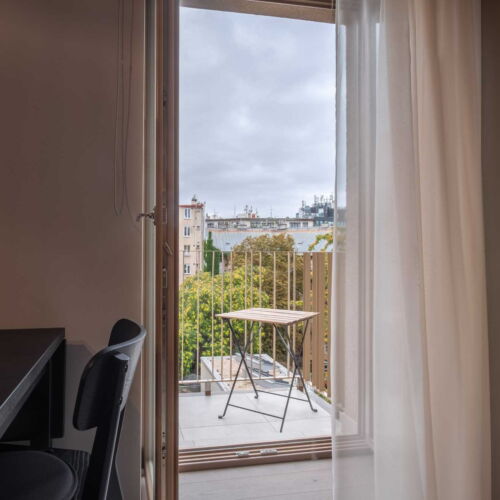 Spacious Design Studio w. Balcony and A/C