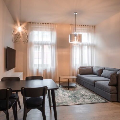 Apartman se sprchou s privátní koupelnou mimo apartmán pro 2 os. (s možností přistýlky)