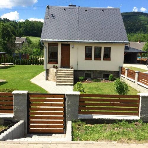 Chalupa (jako celek) se sprchou s vlastní kuchyní pro 8 os.