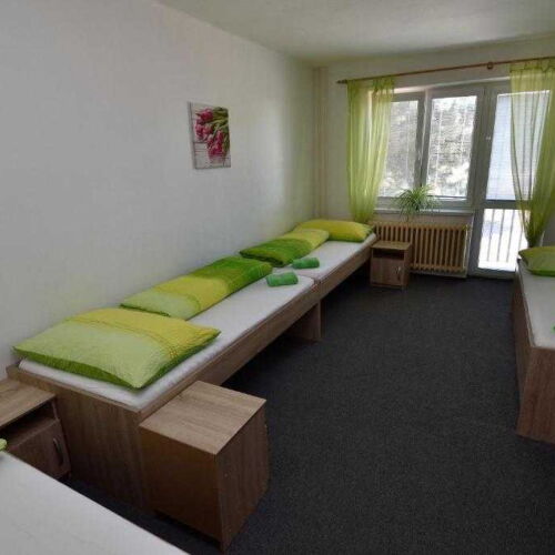 Apartament cu duș cu chicinetă proprie pentru 9 pers.