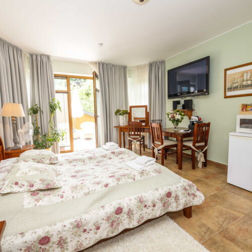 Apartman s klimatizací s terasou s manželskou postelí s 1 ložnicí