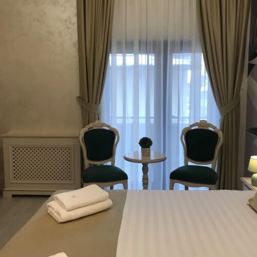 Pokoj s manželskou postelí