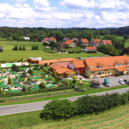 Rekreační dům (jako celek) se sprchou se společnou kuchyňkou pro 36 os. (s možností přistýlky)